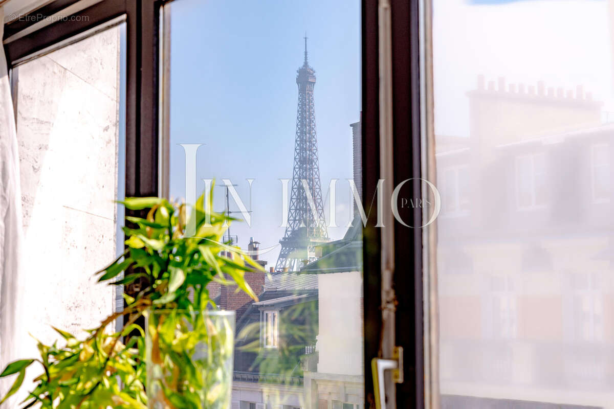 Appartement à PARIS-16E