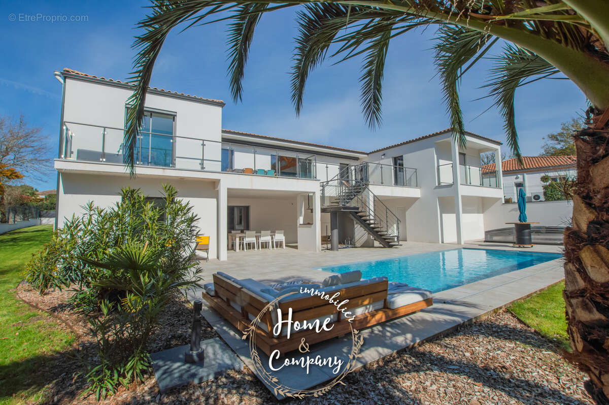 Maison à LES MATHES