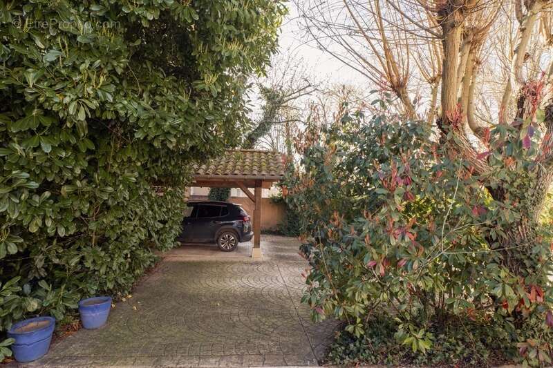 Maison à CHARNAY-LES-MACON