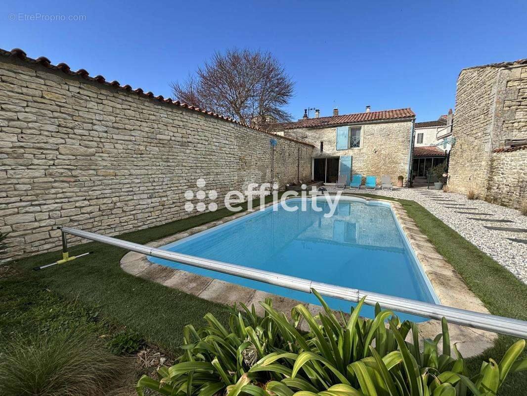 Maison à SAINT-JEAN-DE-LIVERSAY