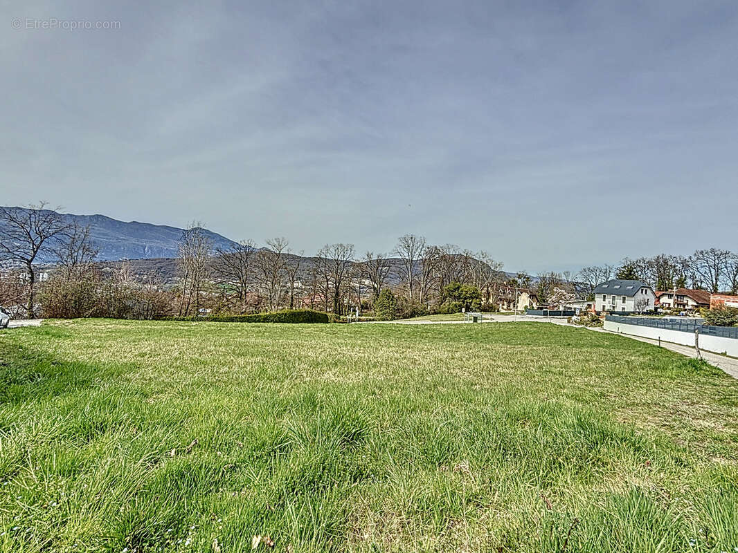 Terrain à GRESY-SUR-AIX