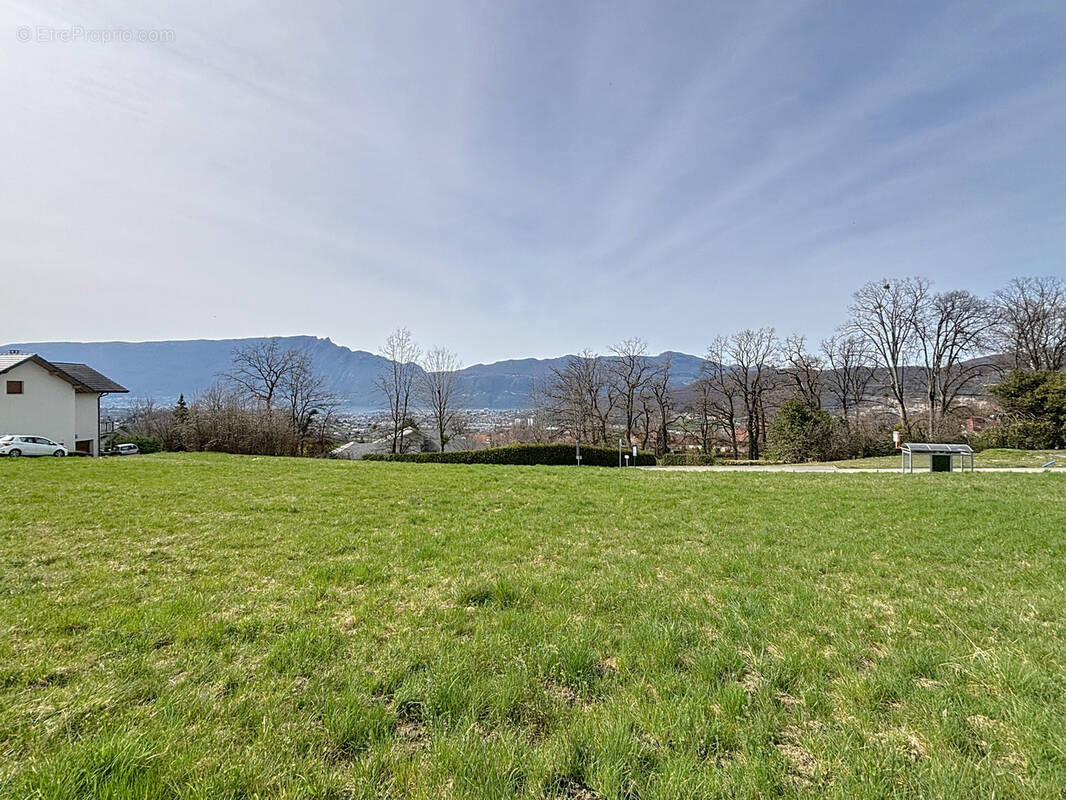 Terrain à GRESY-SUR-AIX