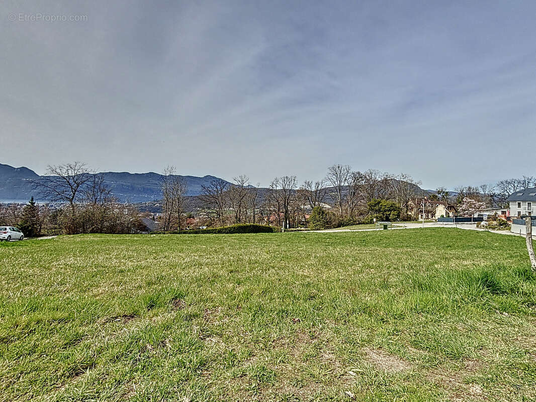 Terrain à GRESY-SUR-AIX