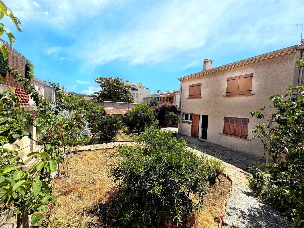 Maison à LA LONDE-LES-MAURES