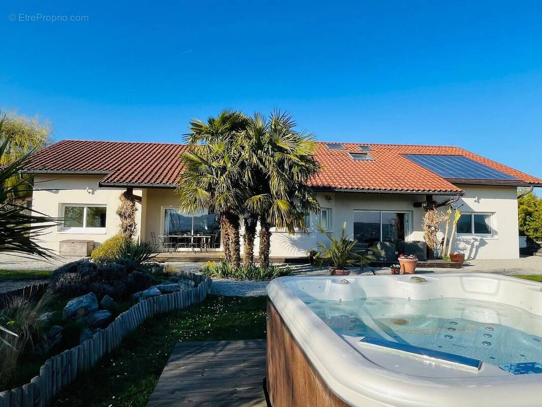 Maison à CONTAMINE-SARZIN