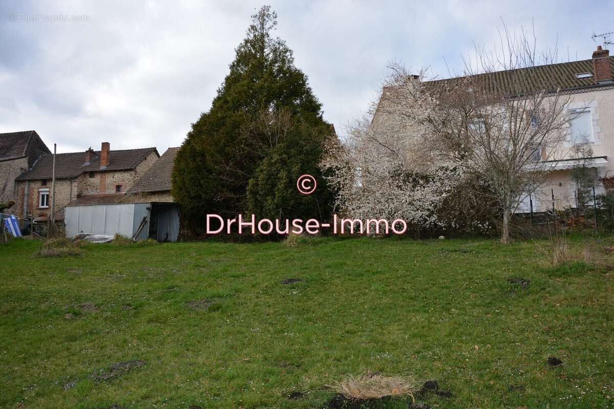 Terrain à BUSSIERE-GALANT