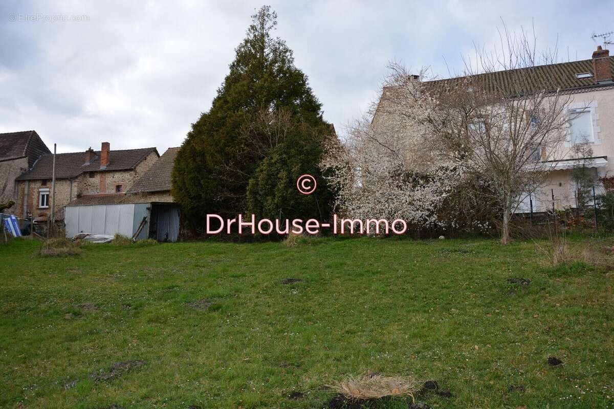 Terrain à BUSSIERE-GALANT