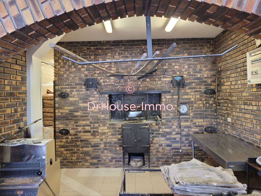 Commerce à CHATEAUNEUF-LES-MARTIGUES