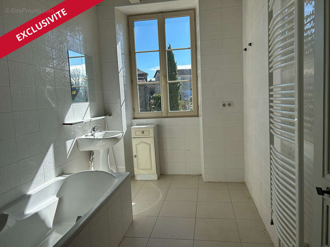 Maison à CHAMPNIERS