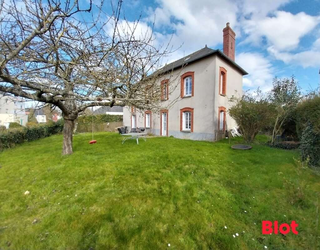 Maison à LA CHAPELLE-DES-FOUGERETZ