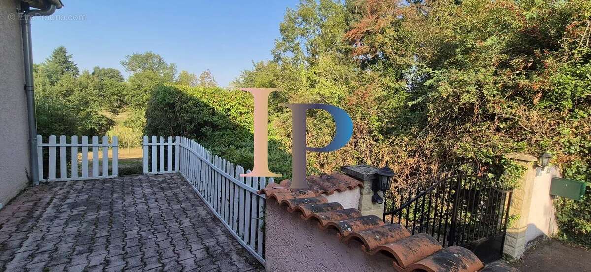 Maison à LA CLAYETTE