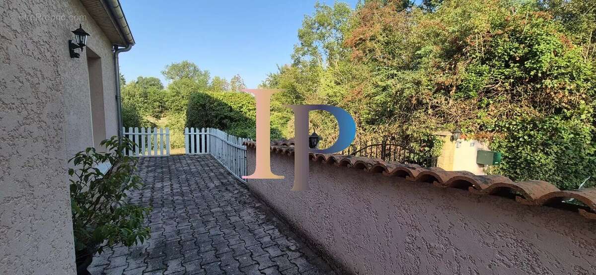 Maison à LA CLAYETTE