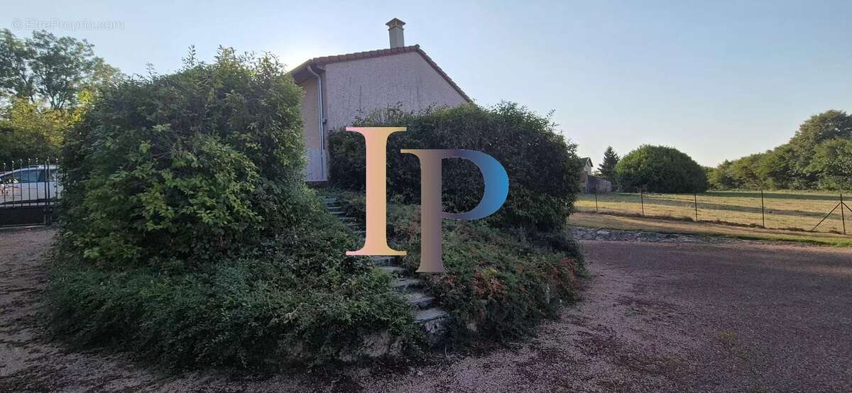 Maison à LA CLAYETTE