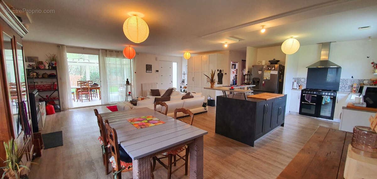 Maison à SAINT-LAURENT-DE-LA-PREE