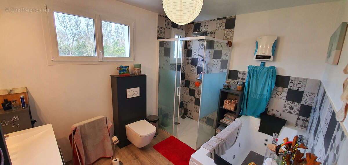 Maison à SAINT-LAURENT-DE-LA-PREE