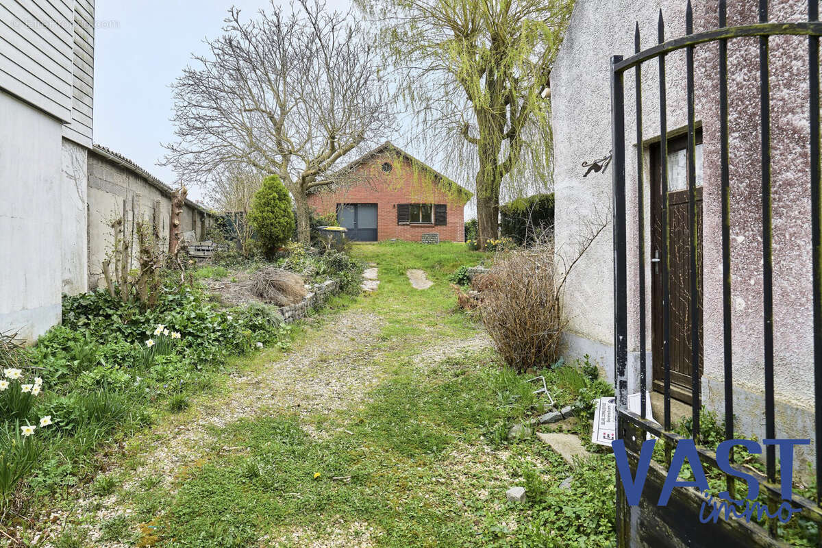 Maison à NEUVILLE-EN-FERRAIN