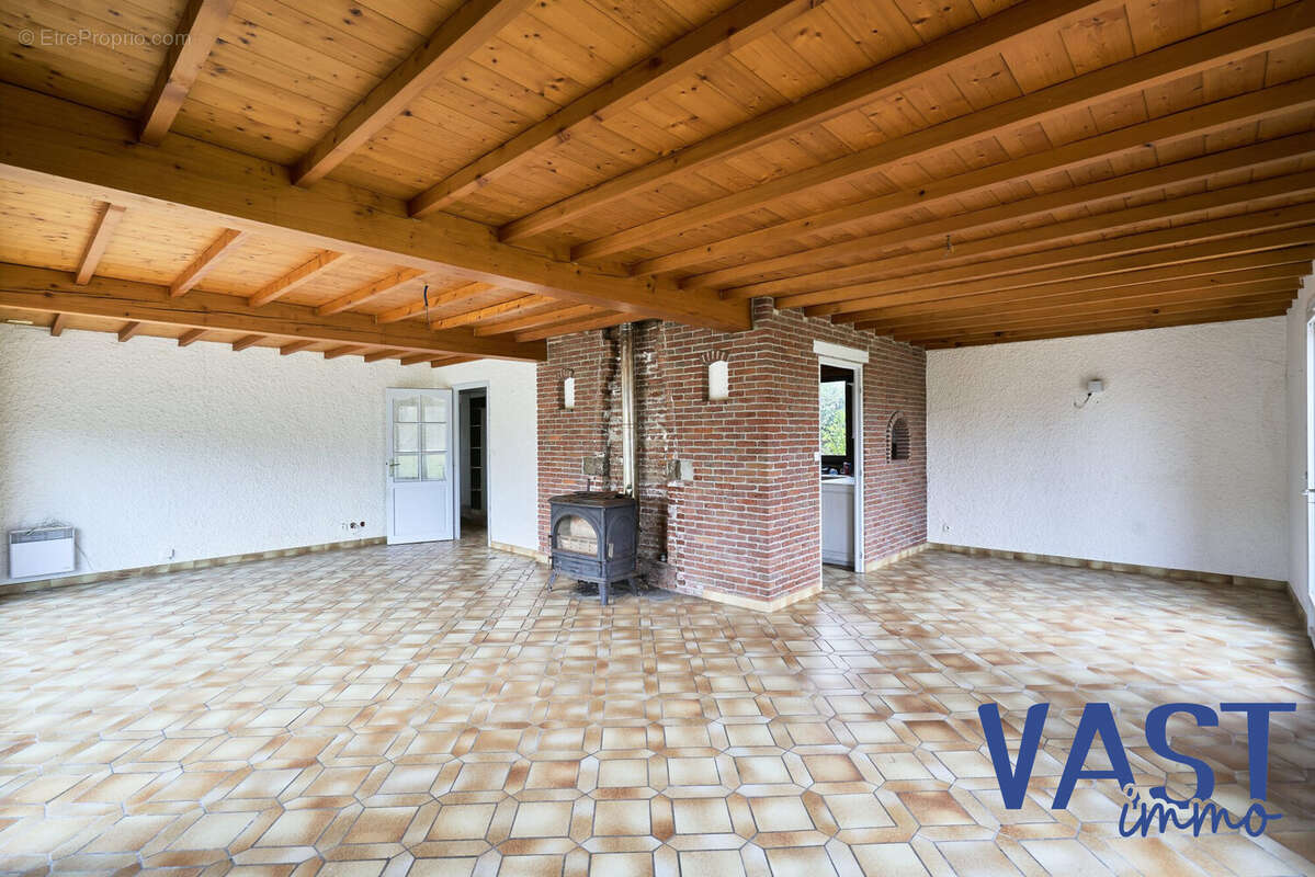 Maison à NEUVILLE-EN-FERRAIN