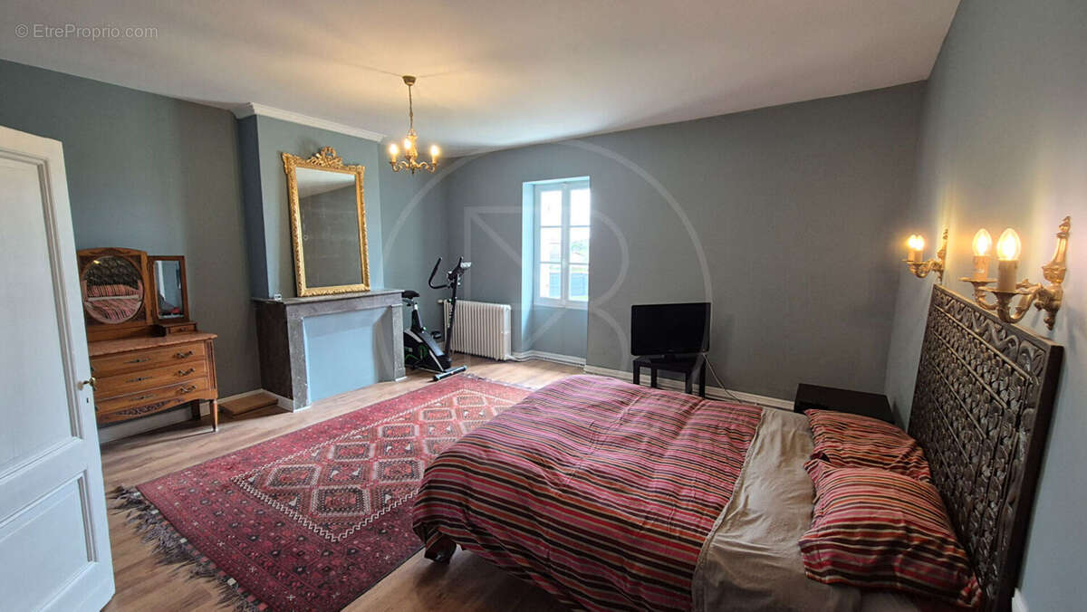 Maison à SAINT-EMILION