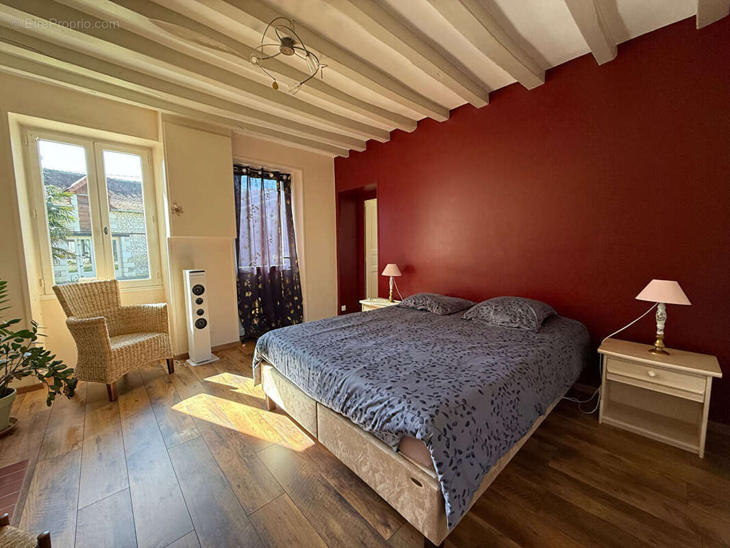 Maison à LA TOUR-SAINT-GELIN