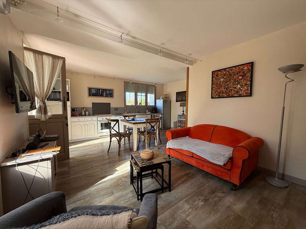 Maison à LA TOUR-SAINT-GELIN