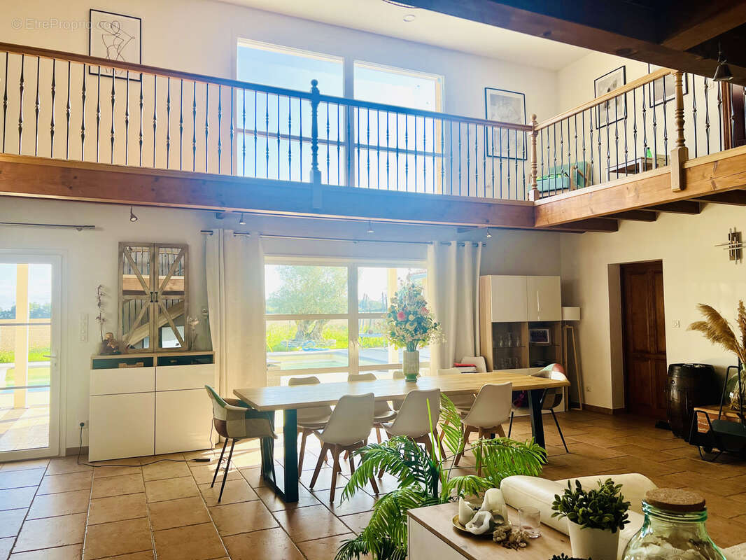 Commerce à POUCHARRAMET