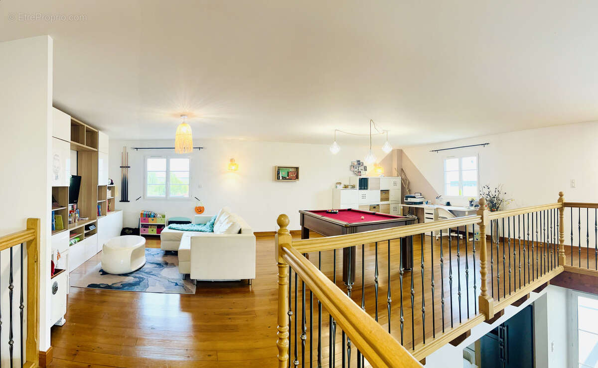 Commerce à POUCHARRAMET