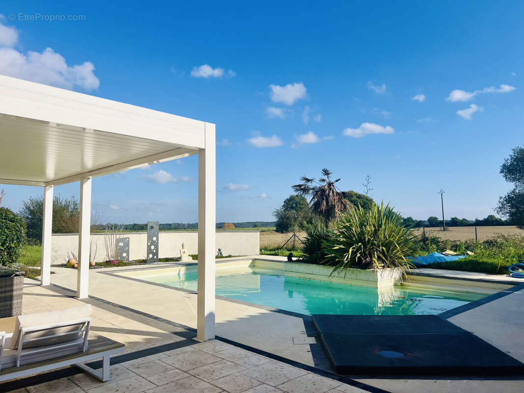 Commerce à POUCHARRAMET