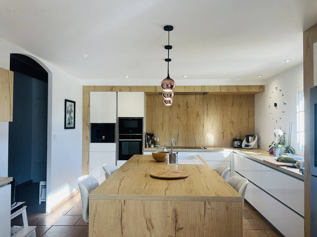 Commerce à POUCHARRAMET