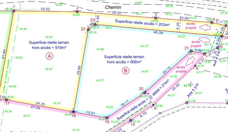 Terrain à SAINT-FREGANT