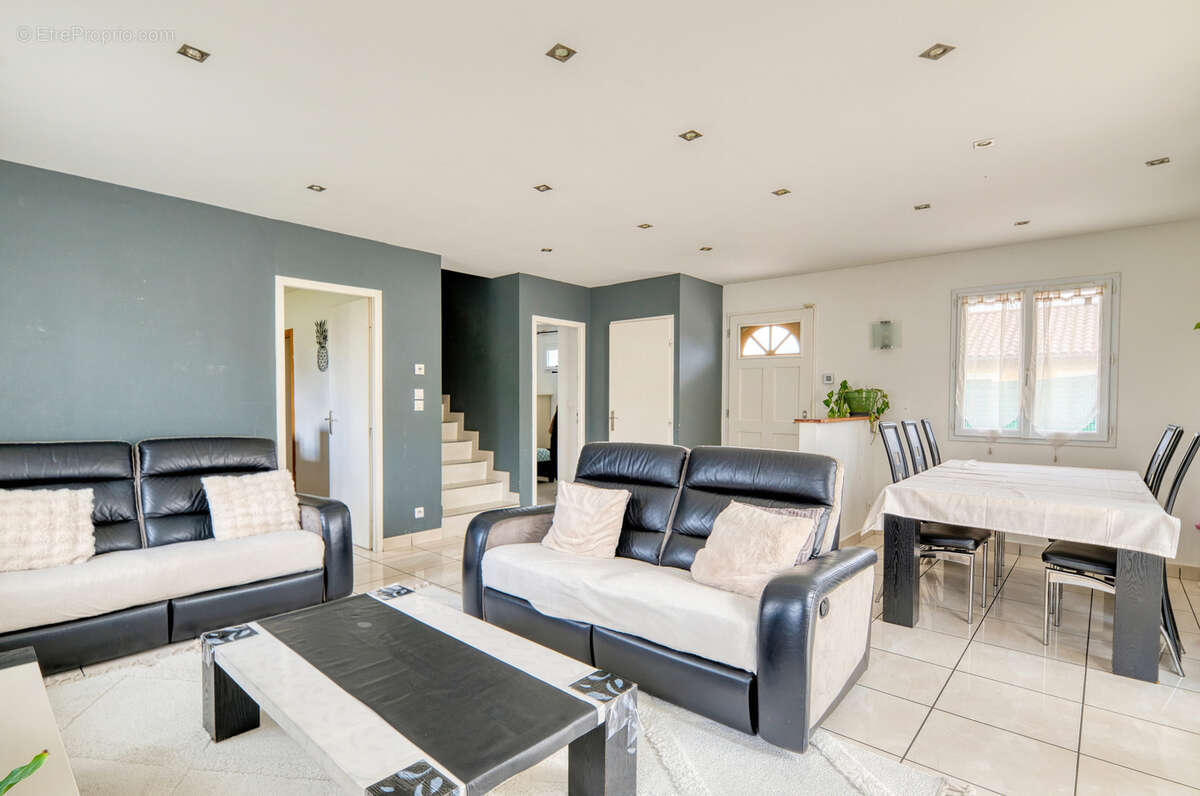 Maison à BONNEFAMILLE