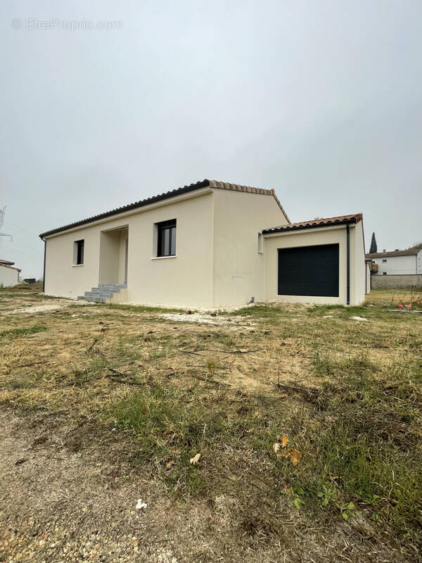 Maison à SAINT-JULIEN-DE-PEYROLAS