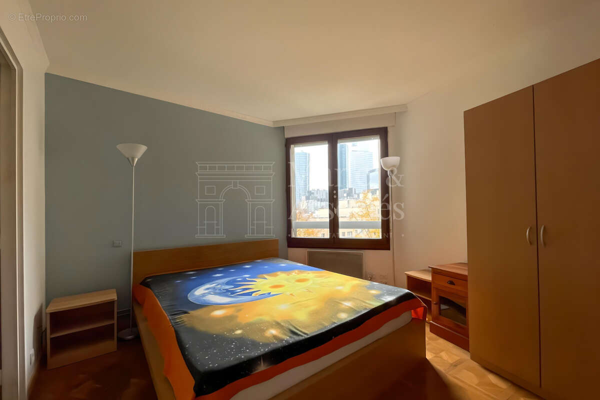 Appartement à COURBEVOIE