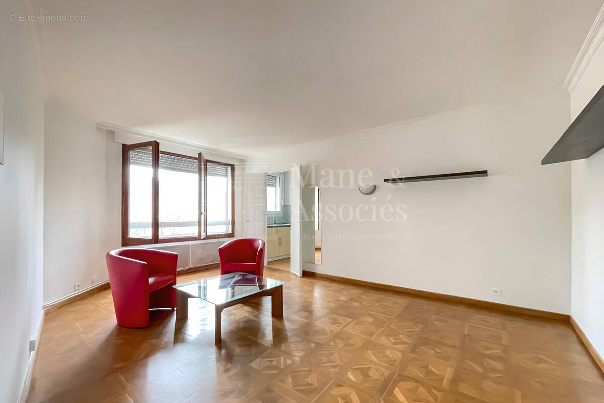 Appartement à COURBEVOIE
