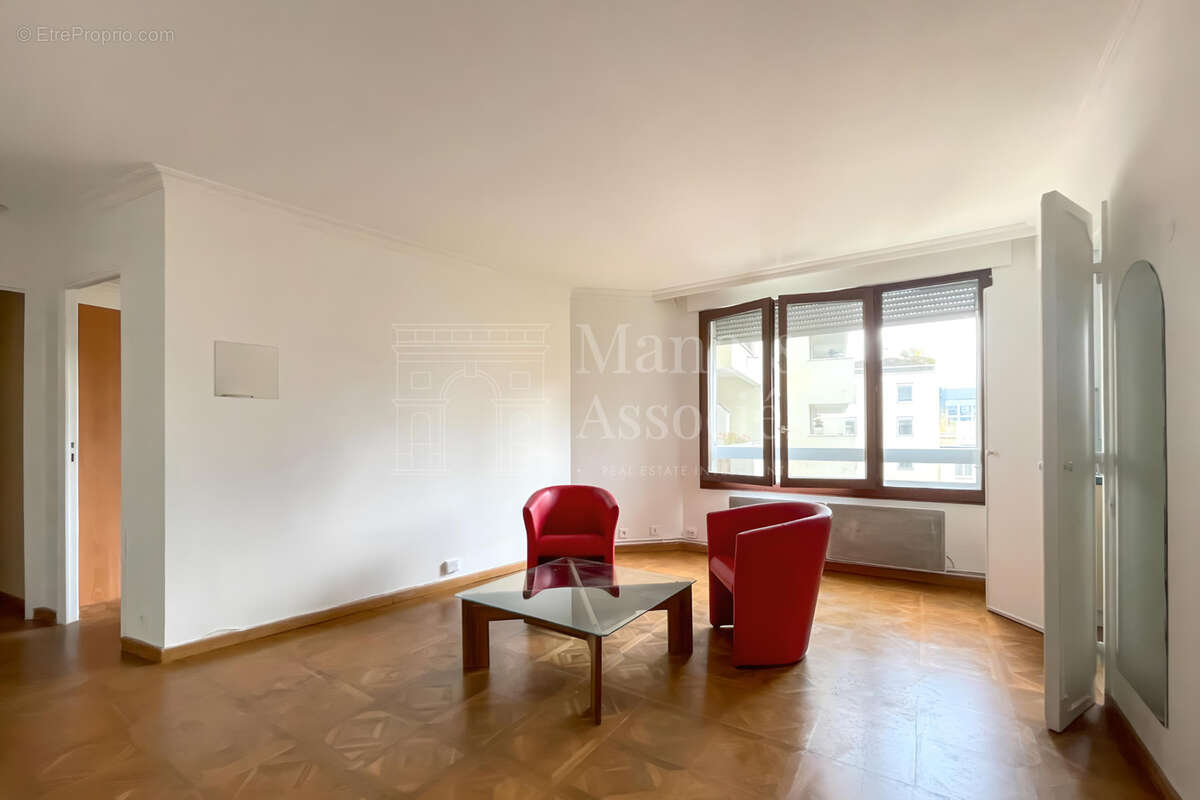 Appartement à COURBEVOIE