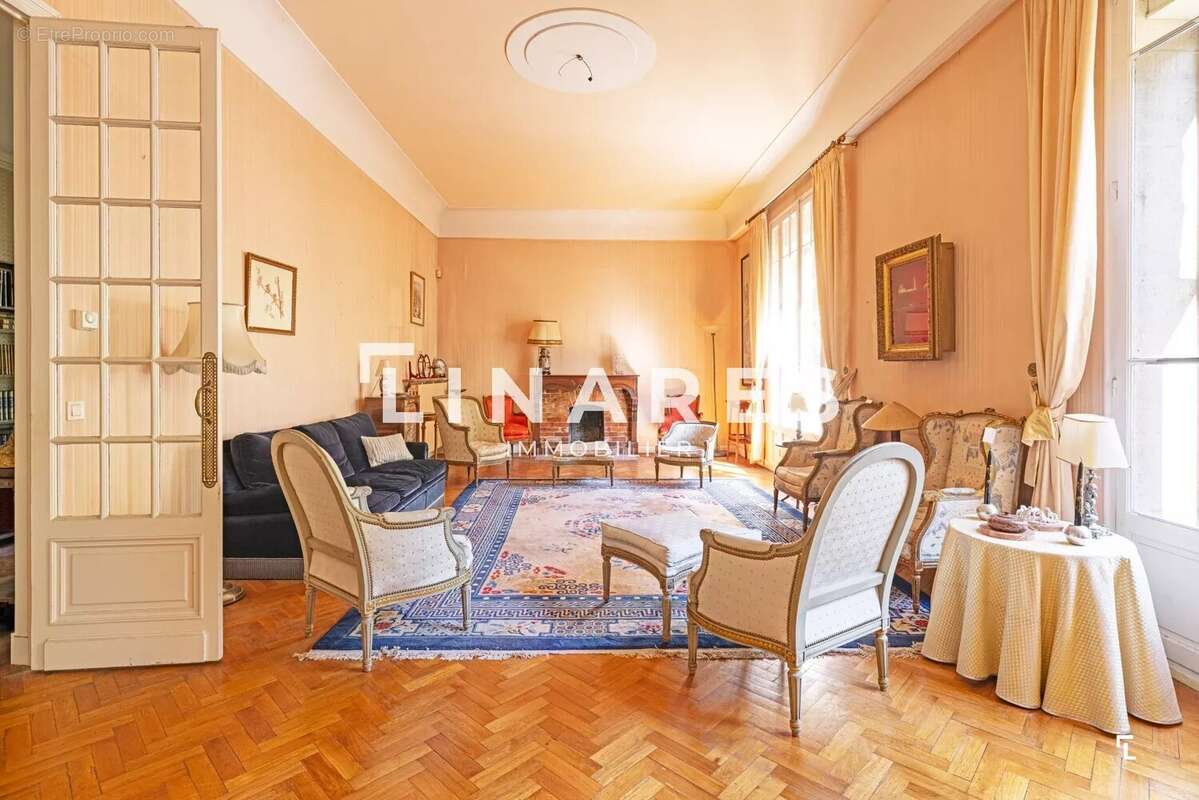 Appartement à MARSEILLE-6E