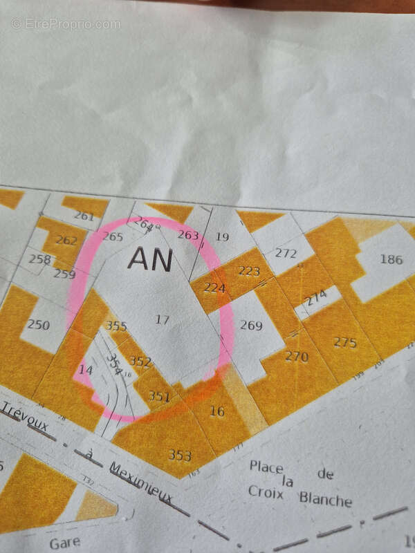 Terrain à SAINT-ANDRE-DE-CORCY