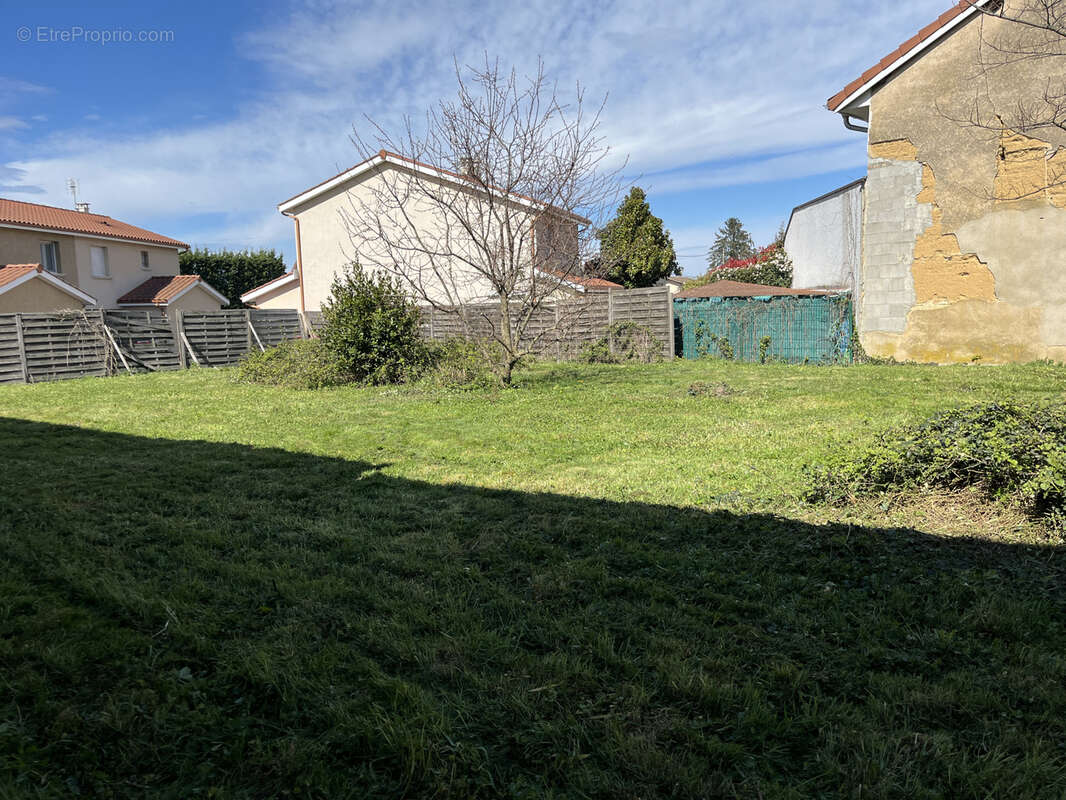 Terrain à SAINT-ANDRE-DE-CORCY