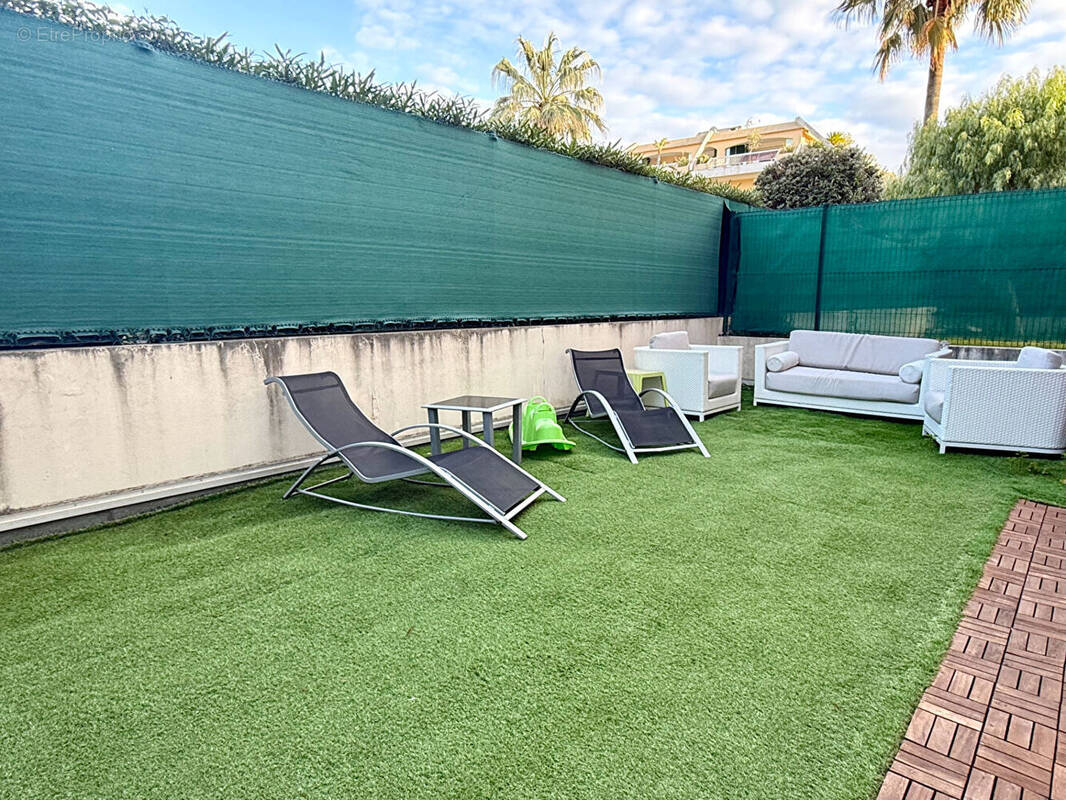 Appartement à SAINT-LAURENT-DU-VAR