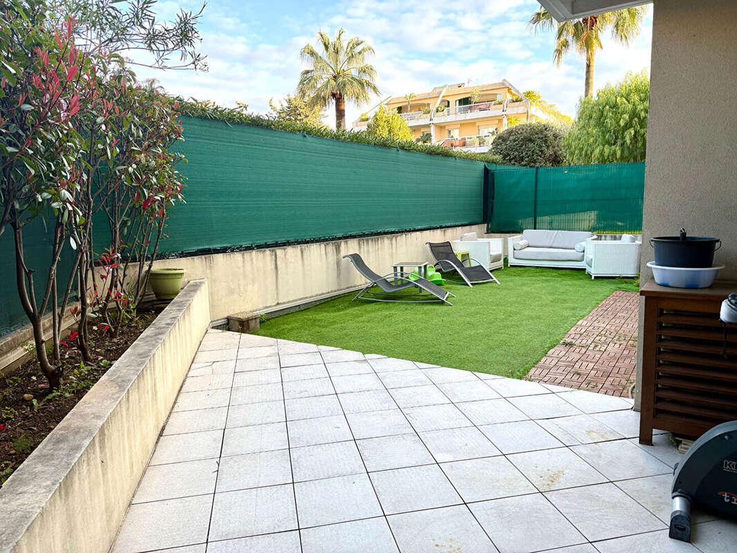 Appartement à SAINT-LAURENT-DU-VAR