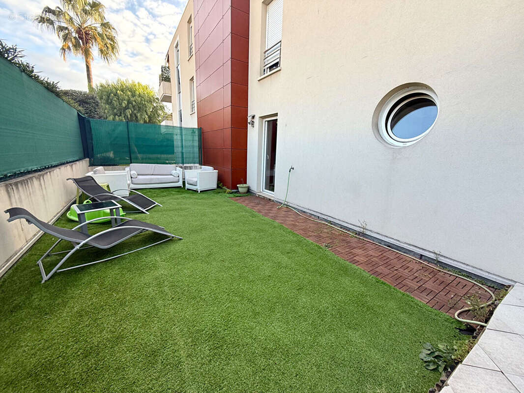 Appartement à SAINT-LAURENT-DU-VAR