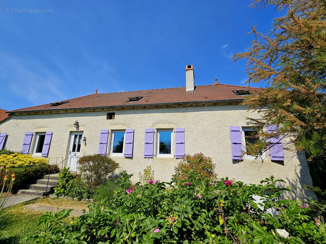 Maison à ESPINASSE-VOZELLE