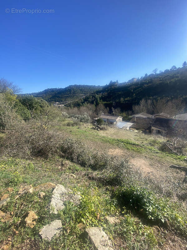 Terrain à LES VANS