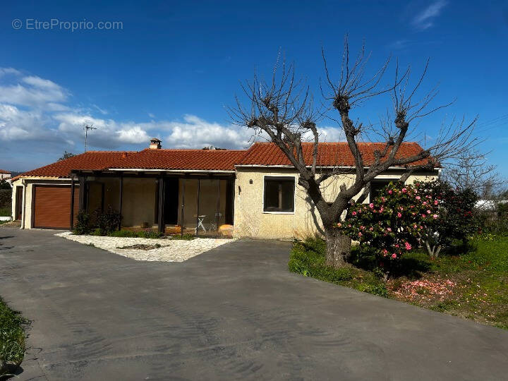 Maison à SAINT-MICHEL-DE-LLOTES