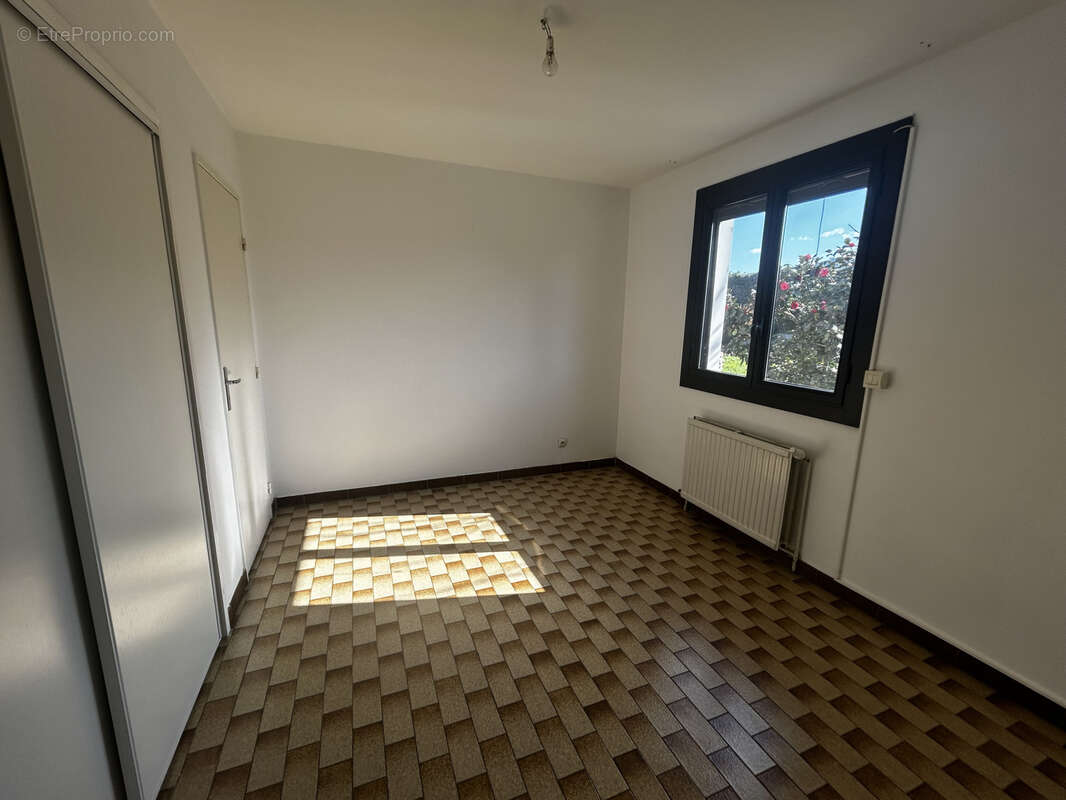 Maison à SAINT-MICHEL-DE-LLOTES