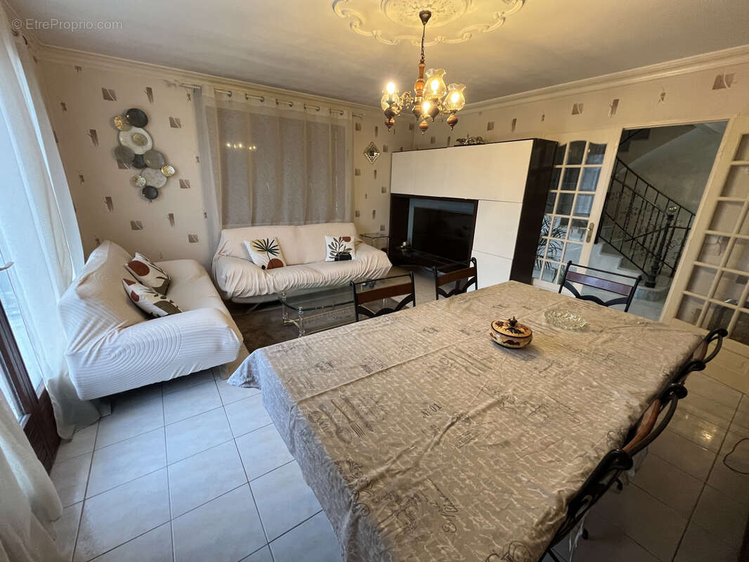 Maison à PARAY-VIEILLE-POSTE