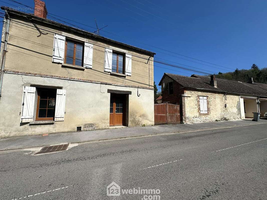 Joli ensemble immobilier comprenant ... - Maison à MONTAIGU