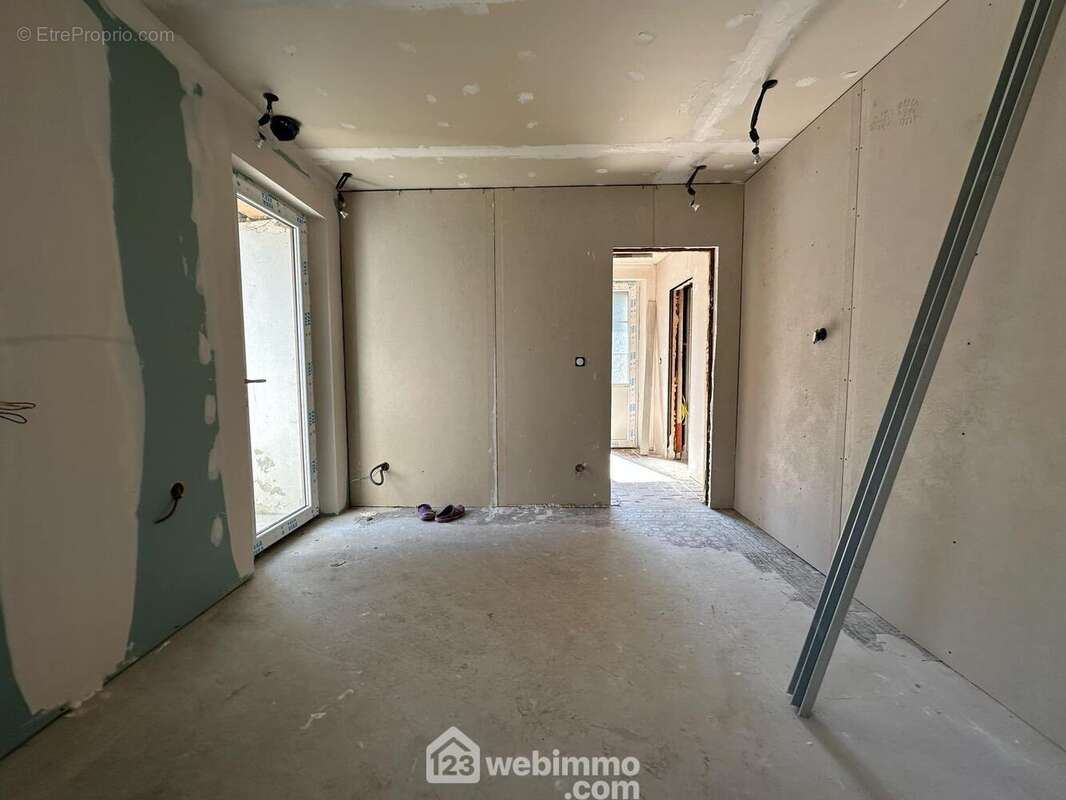 Vous disposez d&#039;un accès sur le jardin - Maison à MONTAIGU