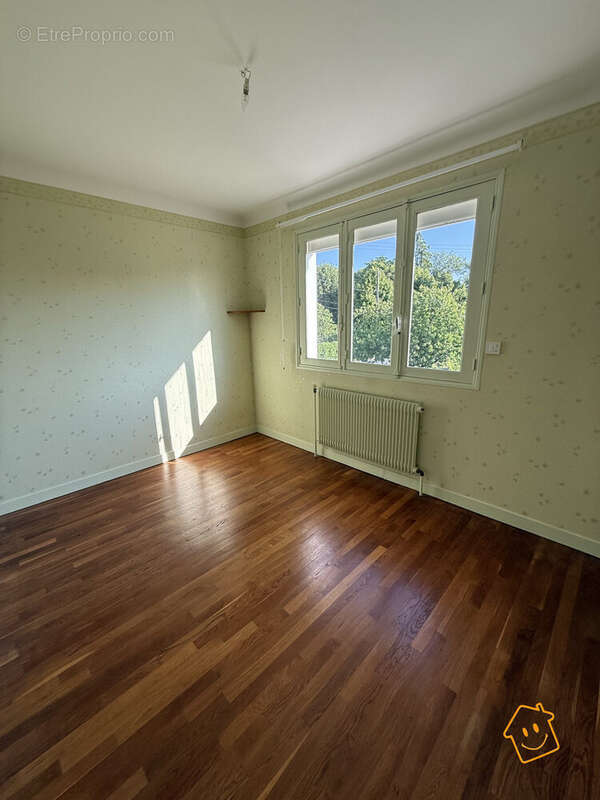 Maison à MOULINS-SUR-YEVRE