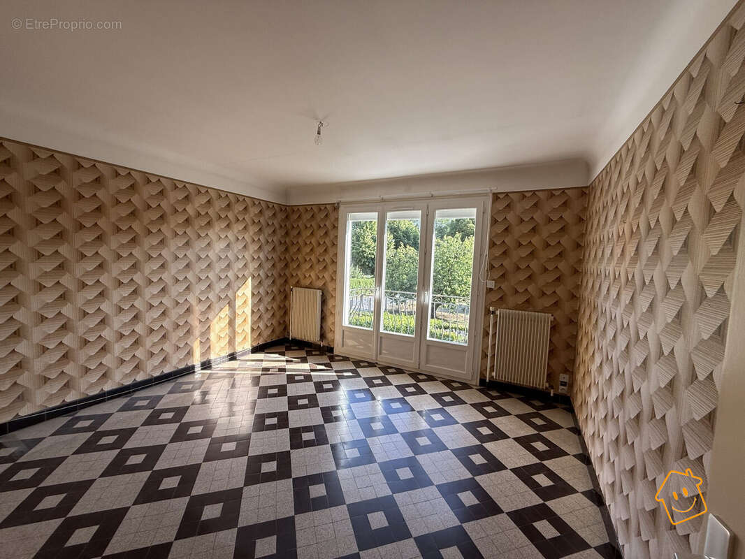 Maison à MOULINS-SUR-YEVRE