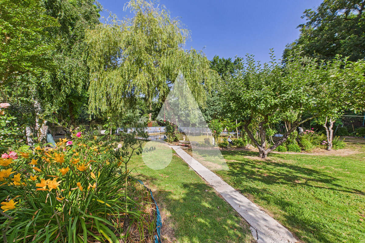 Maison à LA CHAPELLE-HERMIER